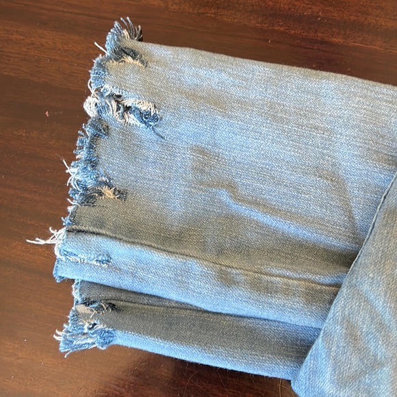 Levi’s distressed 26x26 - Picture 3 of 4